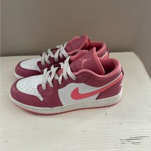 The Jordan 1 Low in Desert Berry (GS)